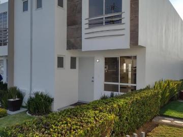 Atractiva Casa de 3 Recámaras en Privada Segura