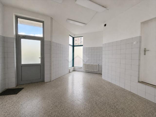 Atrakcyjny lokal usługowy 31,5 m² w Krakowie
