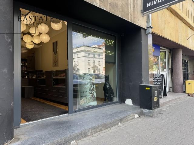 Lokal usługowy 45 m² z dużą witryną i dwoma wejściami