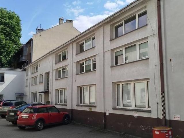 Atrakcyjna nieruchomość biurowa w Krakowie, 834 m2