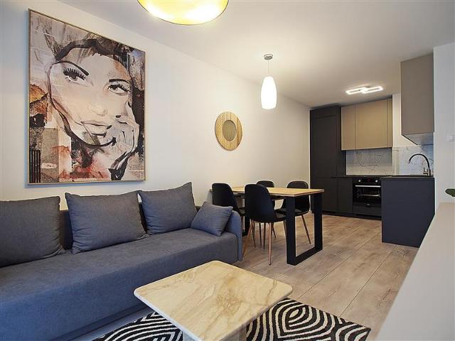 Atrakcyjne 2 pokojowe, balkon, winda