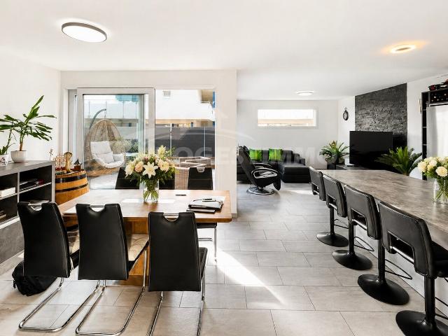 Attached house with 4.5 rooms on sale in proche de toutes commodites 140 m² | dreamo. Ch