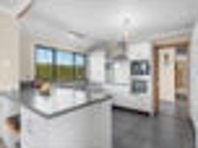 Attention Lifestyle Buyers, Almost 2½ Acres of Op
