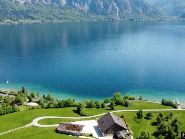 ATTERSEE: UNIKAT: Bauernhaus mit Gästehaus und Seezugang