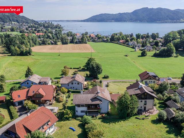 Attersee: Nähe Yachtclub Landhaus mit Berg und Atterseeblick