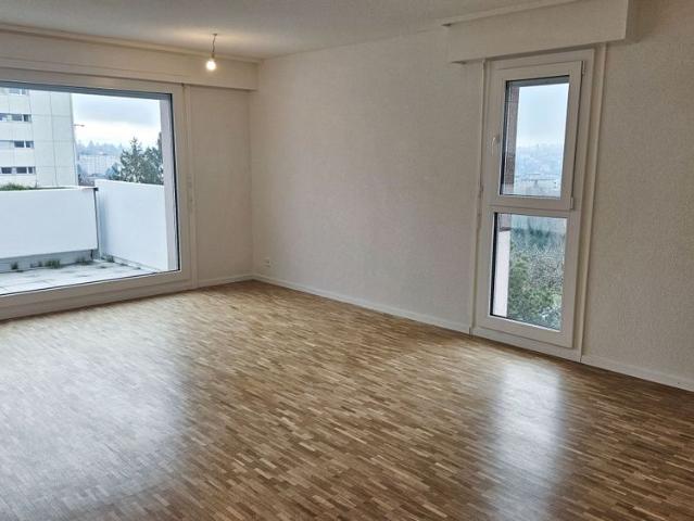 Attic apartment 4.5 rooms of approx. 100 m2 with balcony in Fribourg
