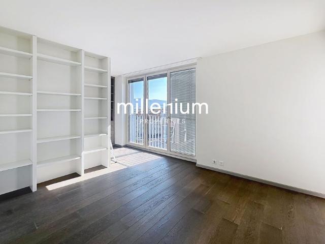 Attic apartment close to international organizations