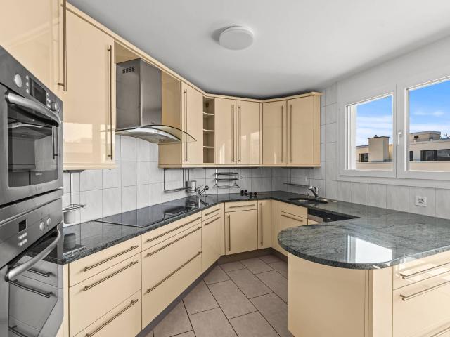 Attic flat with 3.5 rooms on sale in Binningen 130 m² | dreamo. Ch