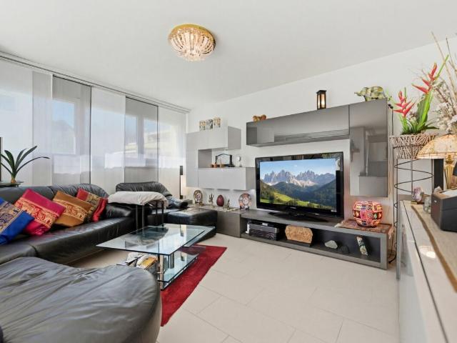 Attic flat with 3.5 rooms on sale in Dielsdorf 87 m² | dreamo. Ch