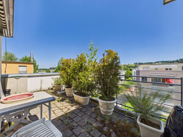 Attic flat with 3.5 rooms on sale in Pfäffikon 121 m² | dreamo. Ch