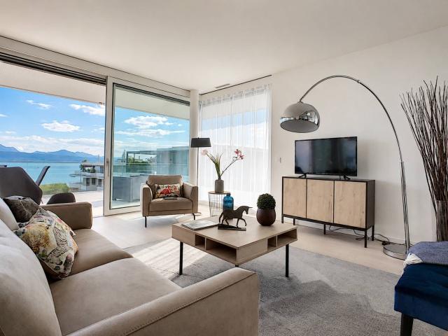 Attic flat with 3.5 rooms on sale in Pully 144 m² | dreamo. Ch