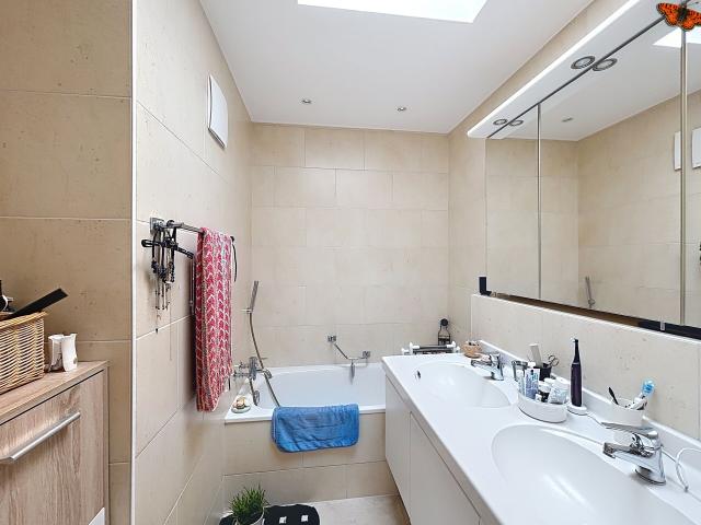 Attic flat with 3.5 rooms on sale in Villars sur Glâne 83 m² | dreamo. Ch