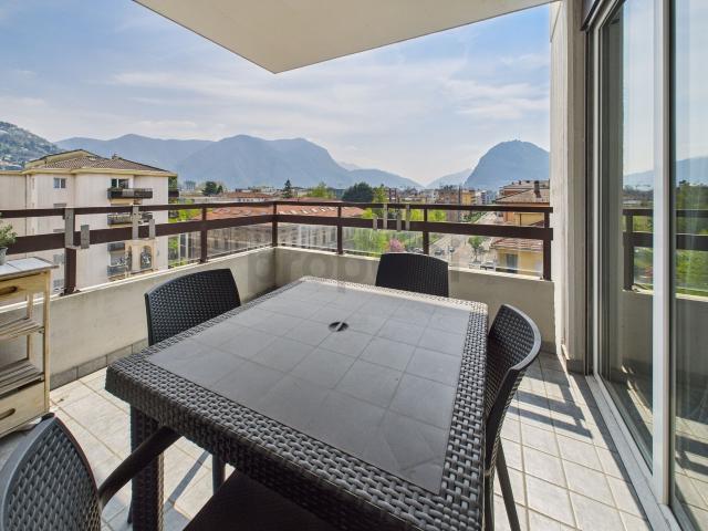 Attic flat with 2.5 rooms on sale in Lugano 75 m² | dreamo. Ch