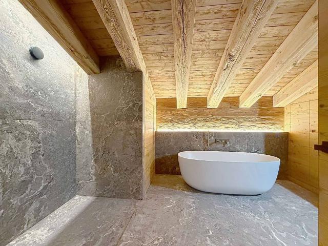 Attic flat with 4.5 rooms on sale in Crans Montana 211 m² | dreamo. Ch