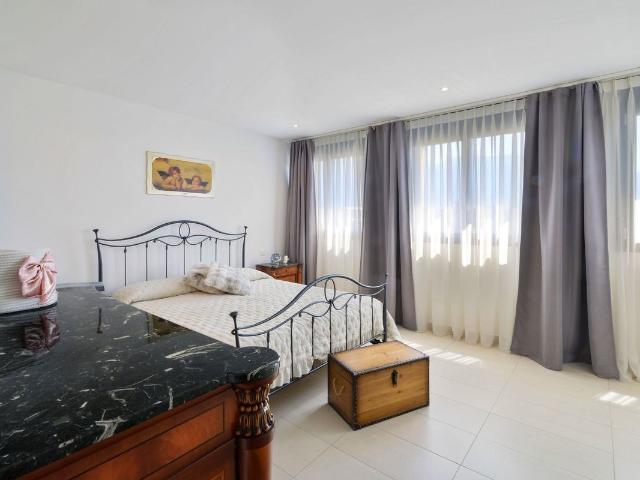 Attic flat with 4.5 rooms on sale in Locarno 165 m² | dreamo. Ch