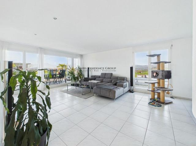 Attic flat with 4.5 rooms for rent in Galgenen 156 m² | dreamo. Ch