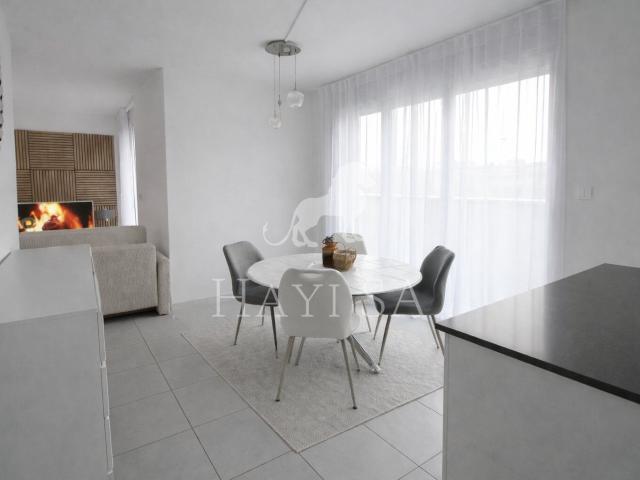 Attic flat with 4 rooms on sale in Geneva 82 m² | dreamo. Ch