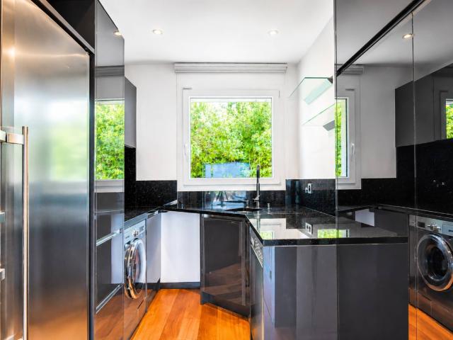 Attic flat with 5.5 rooms on sale in Jongny 184 m² | dreamo. Ch