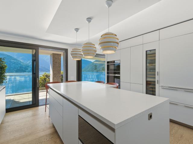Attic flat with 5.5 rooms on sale in Lungolago | dreamo. Ch