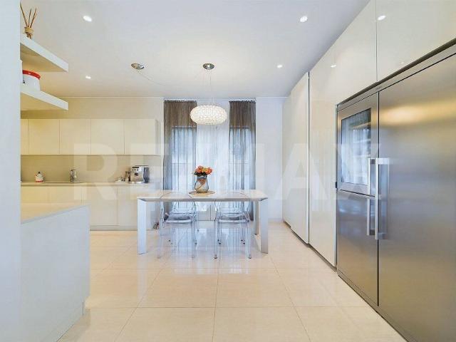 Attic flat with 5.5 rooms on sale in Paradiso 220 m² | dreamo. Ch