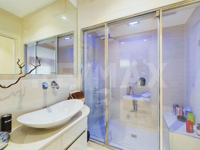 Attic flat with 5.5 rooms on sale in Paradiso 220 m² | dreamo. Ch
