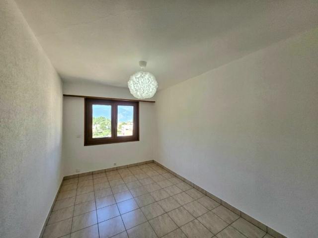 Attic flat with 5.5 rooms for rent in Saxon | dreamo. Ch