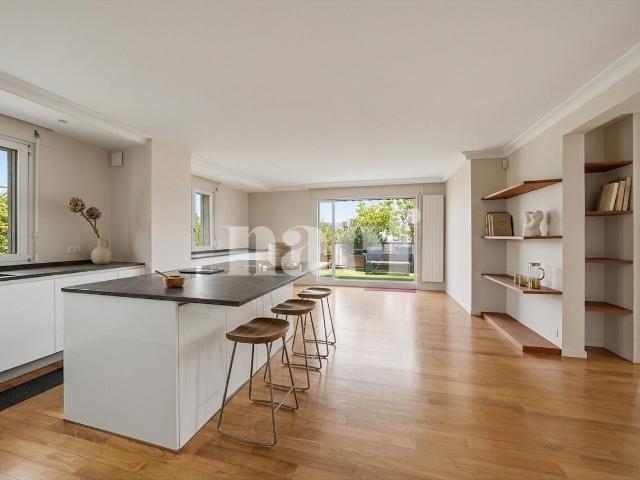 Attic flat with 8 rooms on sale in Carouge 205 m² | dreamo. Ch