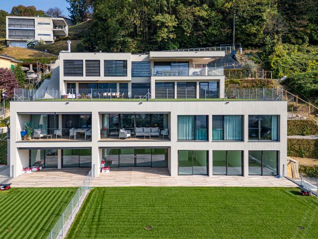Attic flat with 8 rooms on sale in Via 283 m² | dreamo. Ch