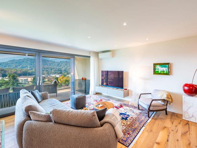 Attic flat with 9 rooms on sale in Residenza Roncaccio 283 m² | dreamo. Ch