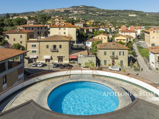 Attico con piscina e spazi commerciali, Cortona, Arezzo – To. 331m² Camucia