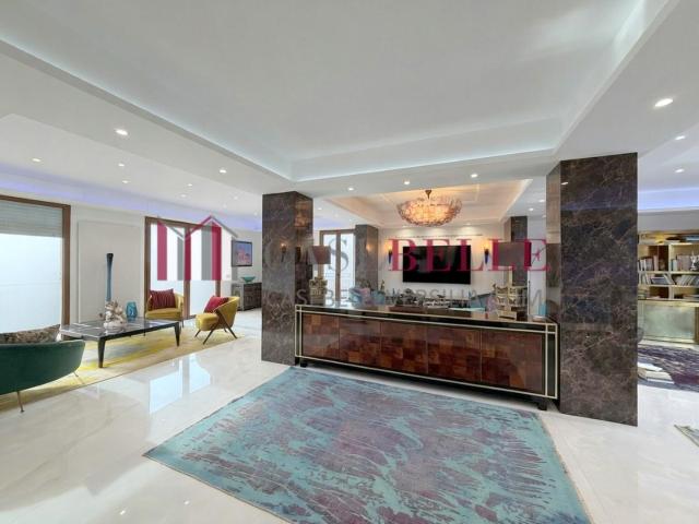 Attico con terrazzo, Massa marina di