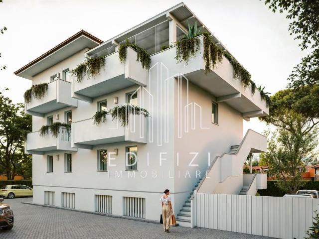 Attico con terrazzo, Massa marina di