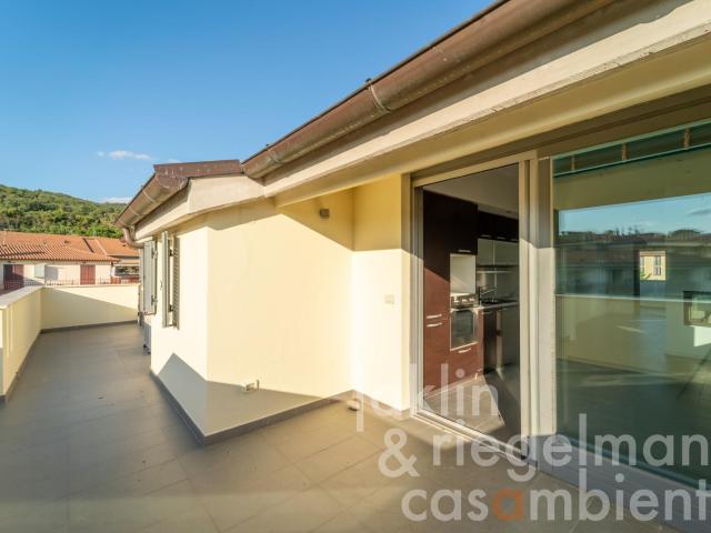 Attico con vista lago a Passignano sul Trasimeno, a 600 m da. 145m² Passignano sul Trasimeno