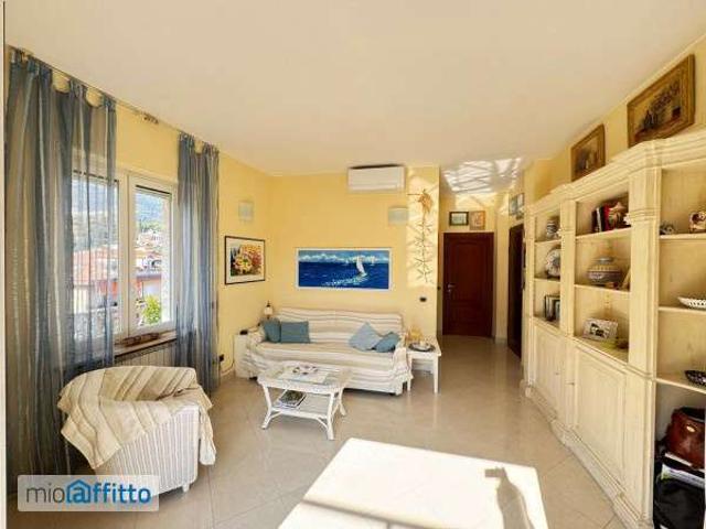 Attico arredato con terrazzo Alassio