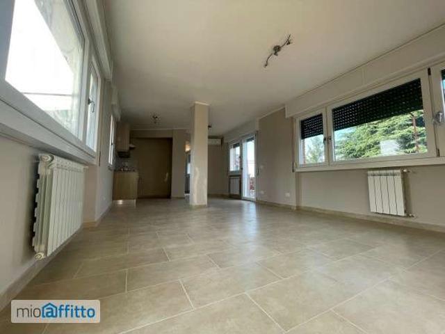 Attico arredato con terrazzo Cassia, tomba di nerone, roma