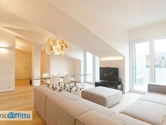 Attico arredato con terrazzo Centro