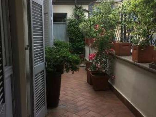 Attico arredato con terrazzo Centro
