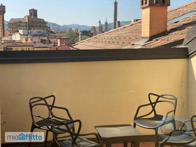 Attico arredato con terrazzo Centro