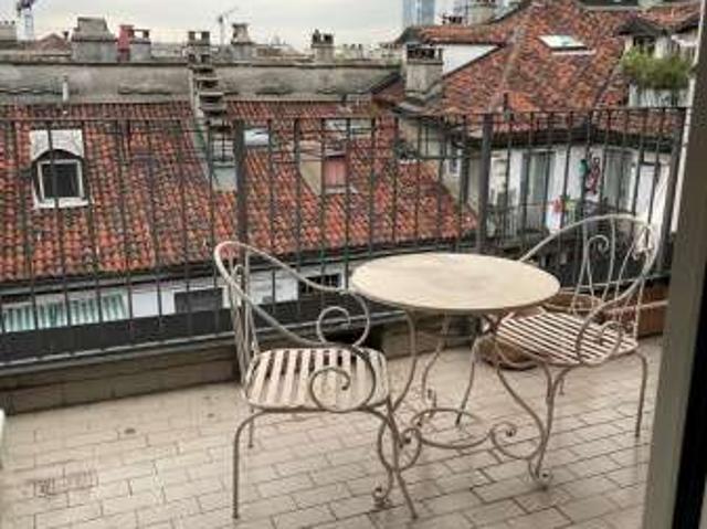 Attico arredato con terrazzo Centro