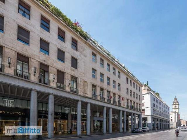 Attico arredato con terrazzo Centro