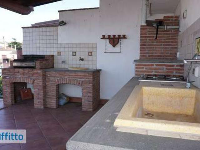 Attico arredato con terrazzo Centro