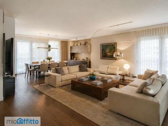 Attico arredato con terrazzo Centro