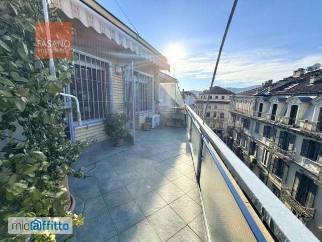 Attico arredato con terrazzo Centro