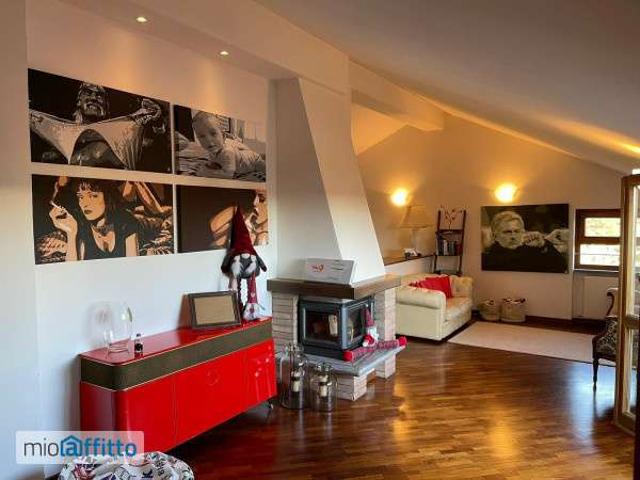 Attico arredato con terrazzo Centro