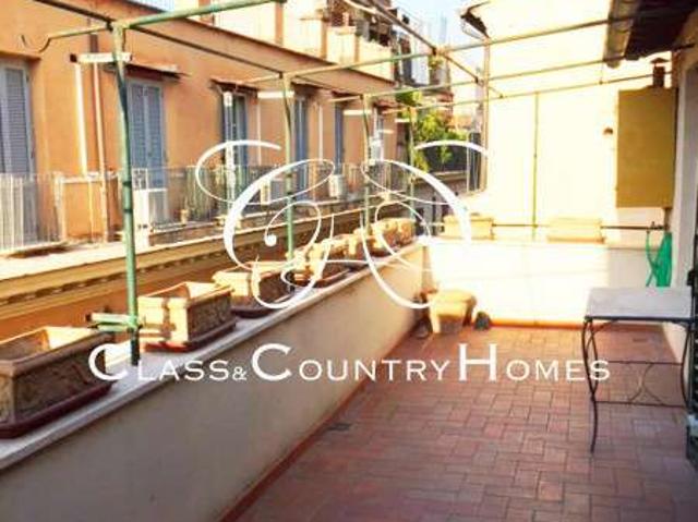 Attico arredato con terrazzo Centro storico