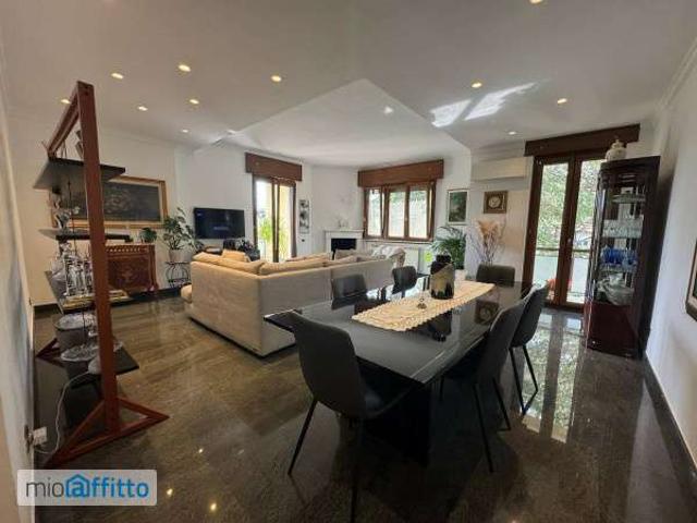 Attico arredato con terrazzo Eur, laurentino, checchignola, montagnola, fonte meravigliosa