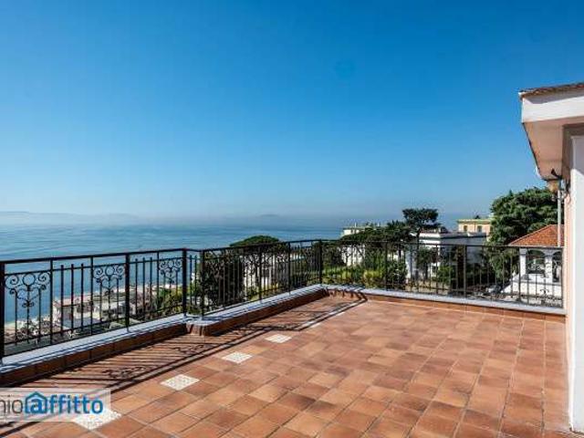 Attico arredato con terrazzo Posillipo