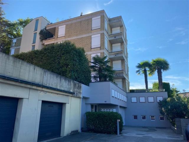 Attico di 5 1/2 locali con vista sul lago / 5 1/2 Zimmer Attikawohnung mit sehr schönem Seeblick