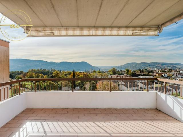 ATTICO DI 5 LOCALI CON TERRAZZA E MERAVIGLIOSA VISTA APERTA