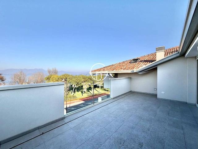 Attico di lusso di 115 mq in vendita Via Francesco Agello, Desenzano del Garda, Brescia, Lombardia